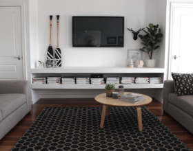 DIY floating shelves