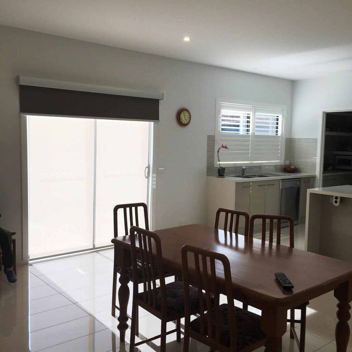 double-roller-blinds-sliding-door-kitchen