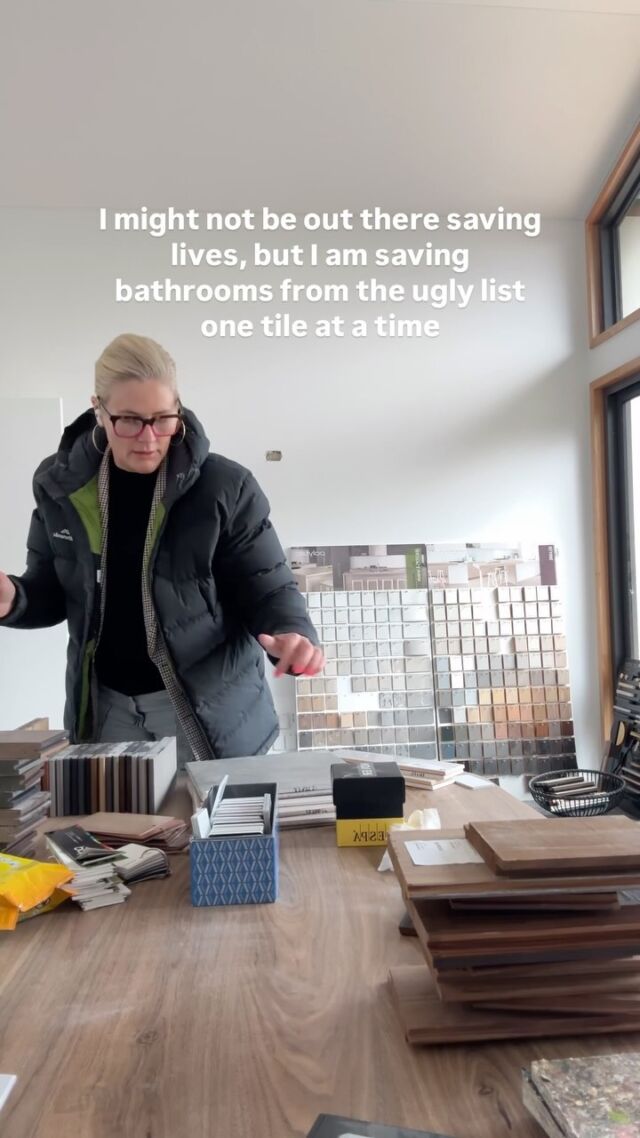 A day in the life… making sure those tile choices stay in check 😂

#interiordesign #interiordesigner #bathroomdesign #bathroomstyling